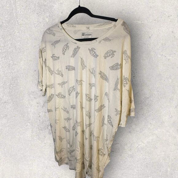 LuLaRoe Tops - LulaRoe Hudson Large And 2XL White With Gray Feathers Short Sleeves NWT
